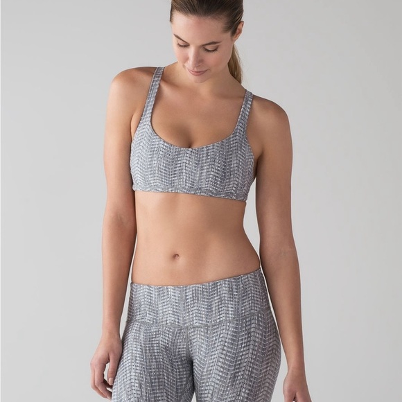 Lululemon Free To Be Zen Bra
Luon Arrow Jacquard Battleship Silver Spoon - Picture 5 of 10